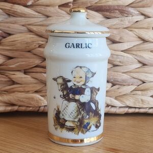 Danbury Mint, M.j. Hummel Cream and Gold Garlic Jar